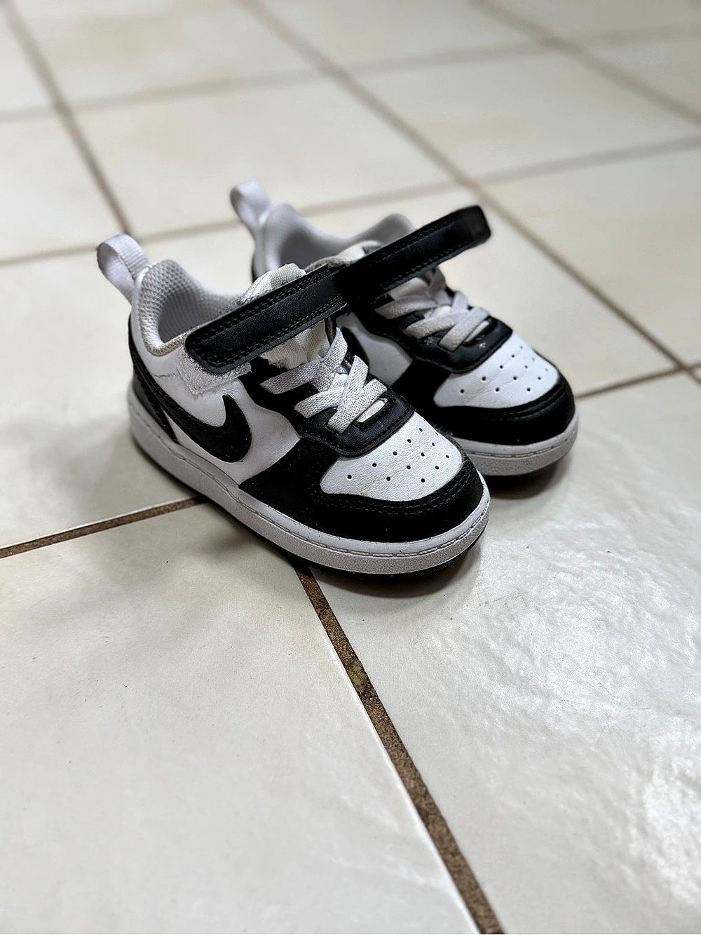 Nike Court Borough Low 2 Sneakers Black & White Boys US 6C - Picture 2 of 14